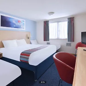 travelodge-aberdeen-airport-hotel.hotelsaberdeenuk.com/