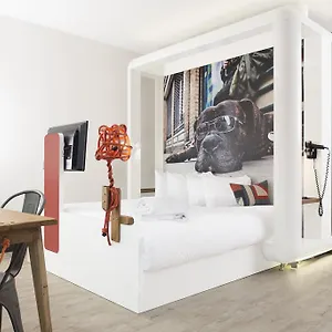 Hotel The Corner